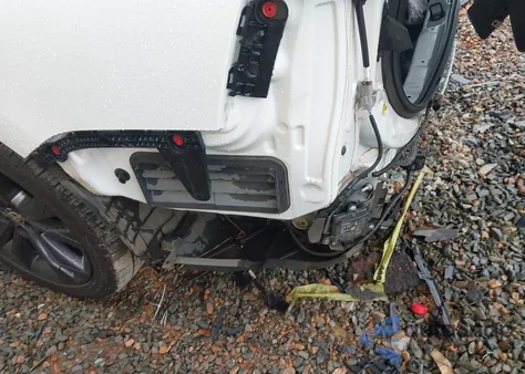 2021 Toyota Sienna Xse z USA, uszkodzony, nr VIN 5TDXRKEC2MS007229